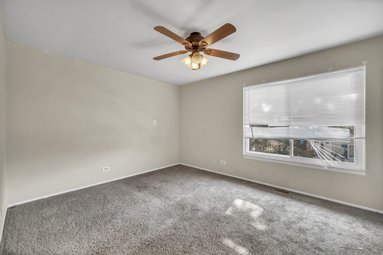 545 Alton Court Carol Stream IL 60188