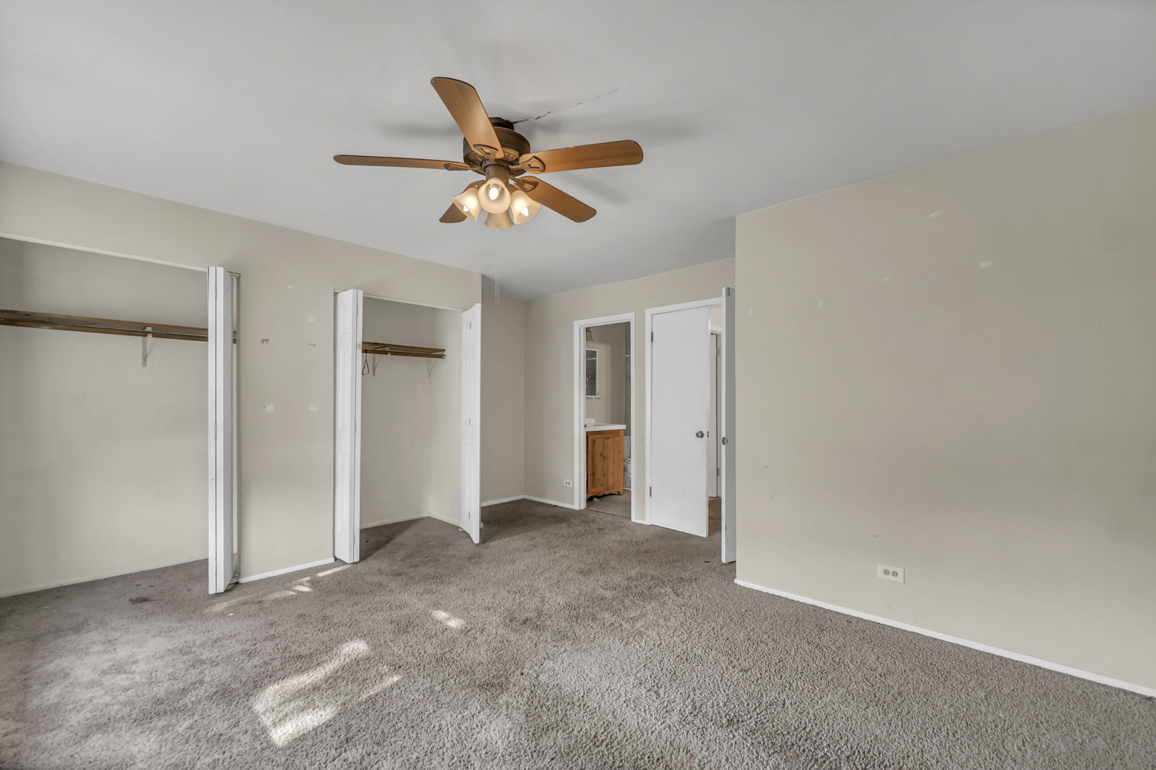 545 Alton Court Carol Stream IL 60188