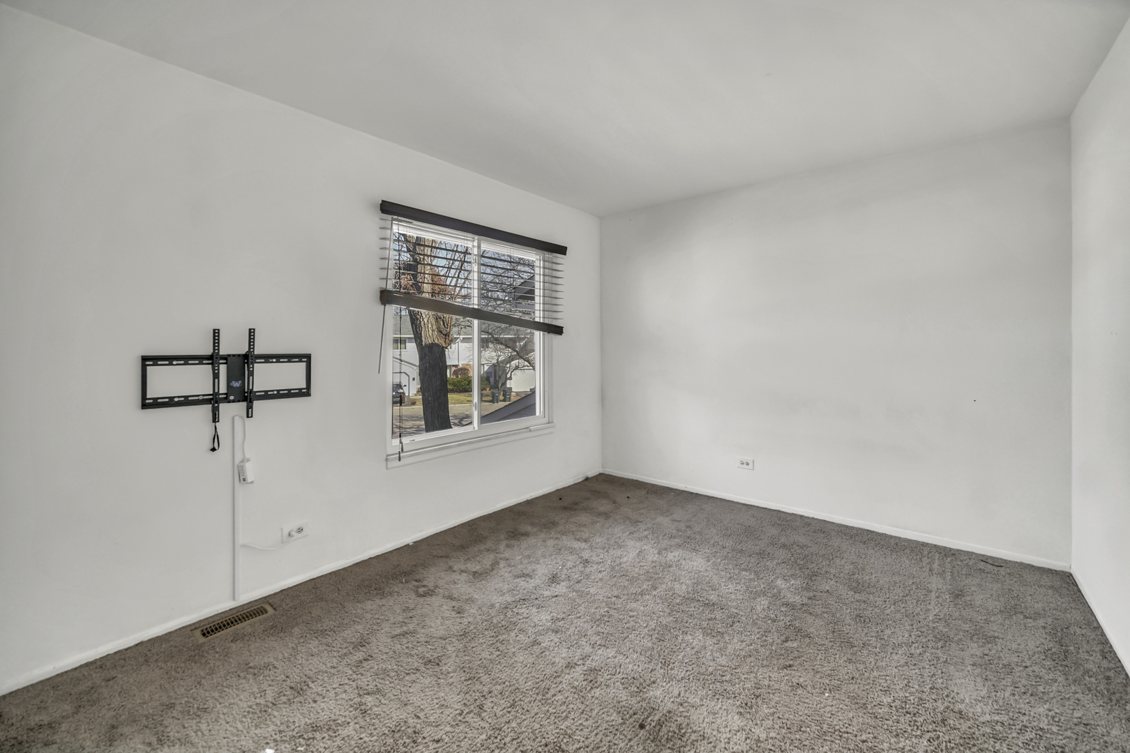 545 Alton Court Carol Stream IL 60188