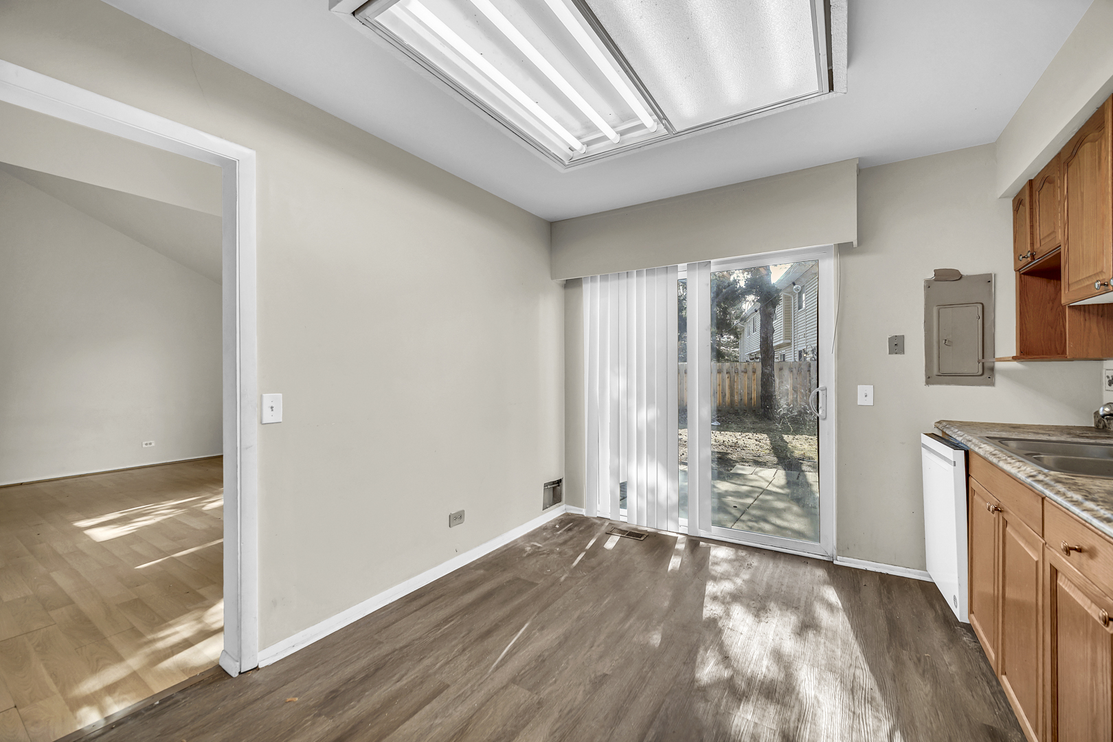 545 Alton Court Carol Stream IL 60188