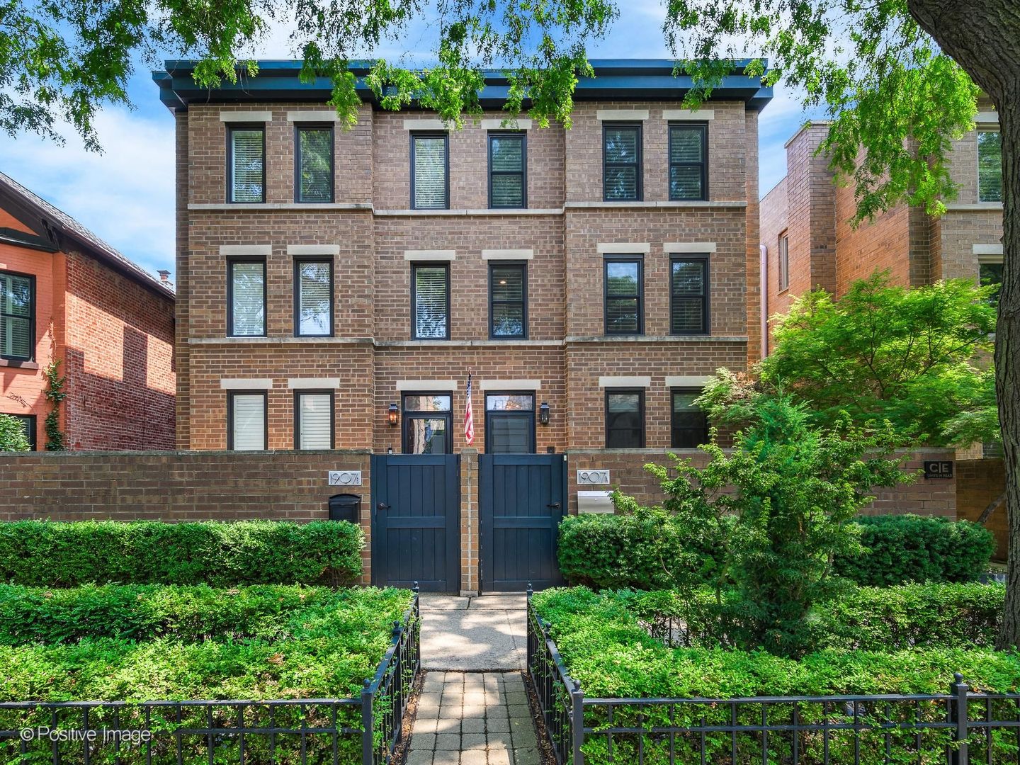 1907 North Cleveland Avenue Chicago IL 60614