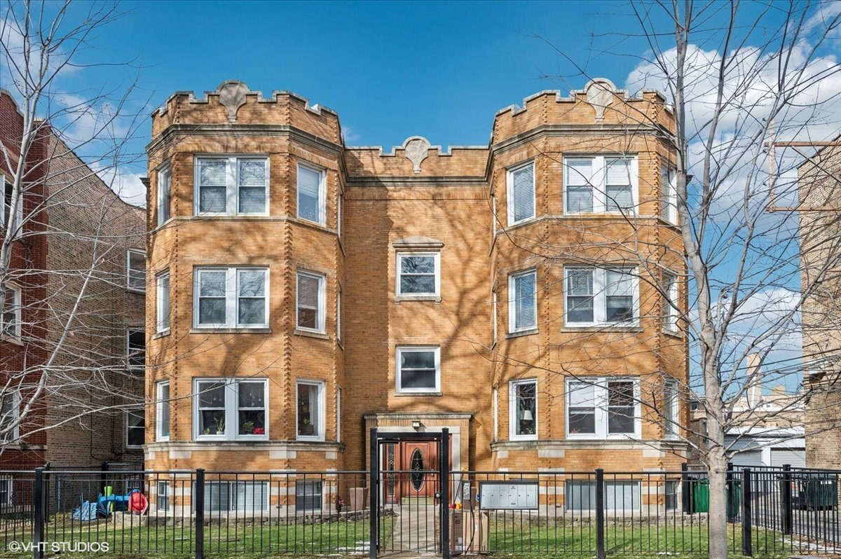 2018 West Farragut Avenue Chicago IL 60625