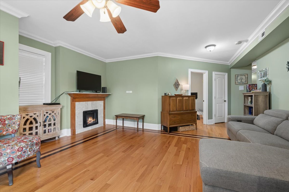 2018 West Farragut Avenue Chicago IL 60625
