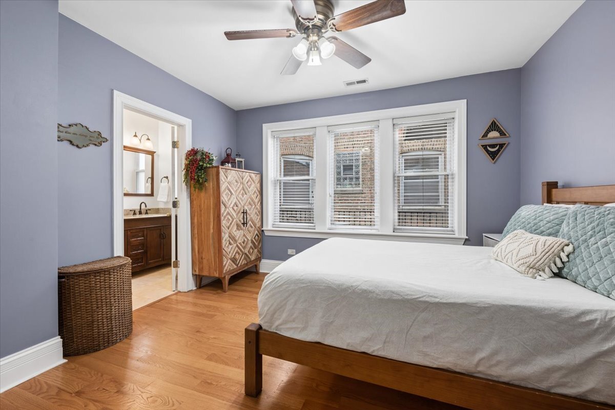 2018 West Farragut Avenue Chicago IL 60625