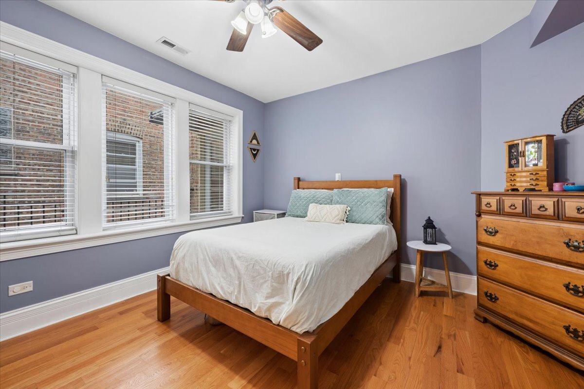 2018 West Farragut Avenue Chicago IL 60625