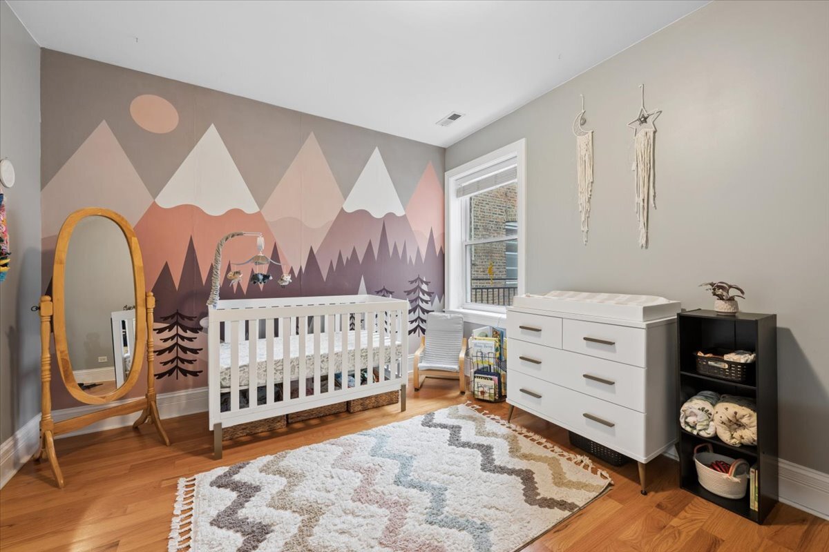 2018 West Farragut Avenue Chicago IL 60625