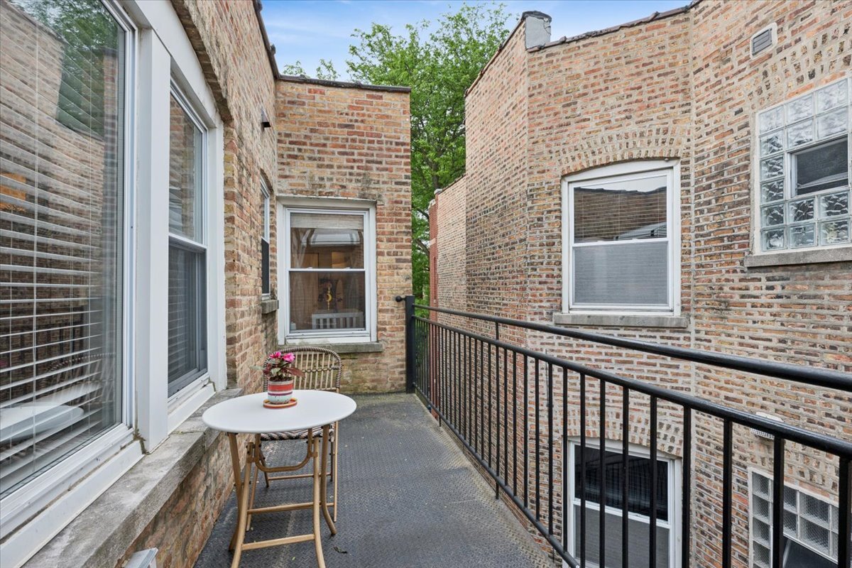 2018 West Farragut Avenue Chicago IL 60625