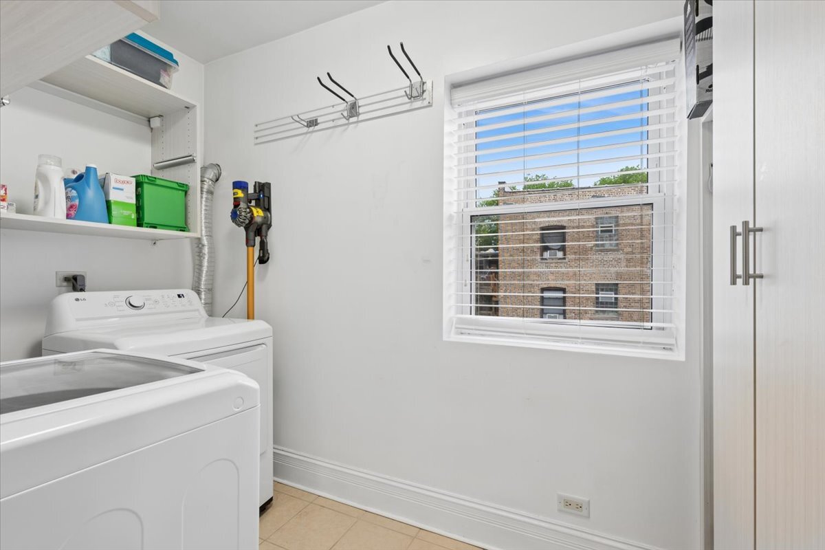 2018 West Farragut Avenue Chicago IL 60625