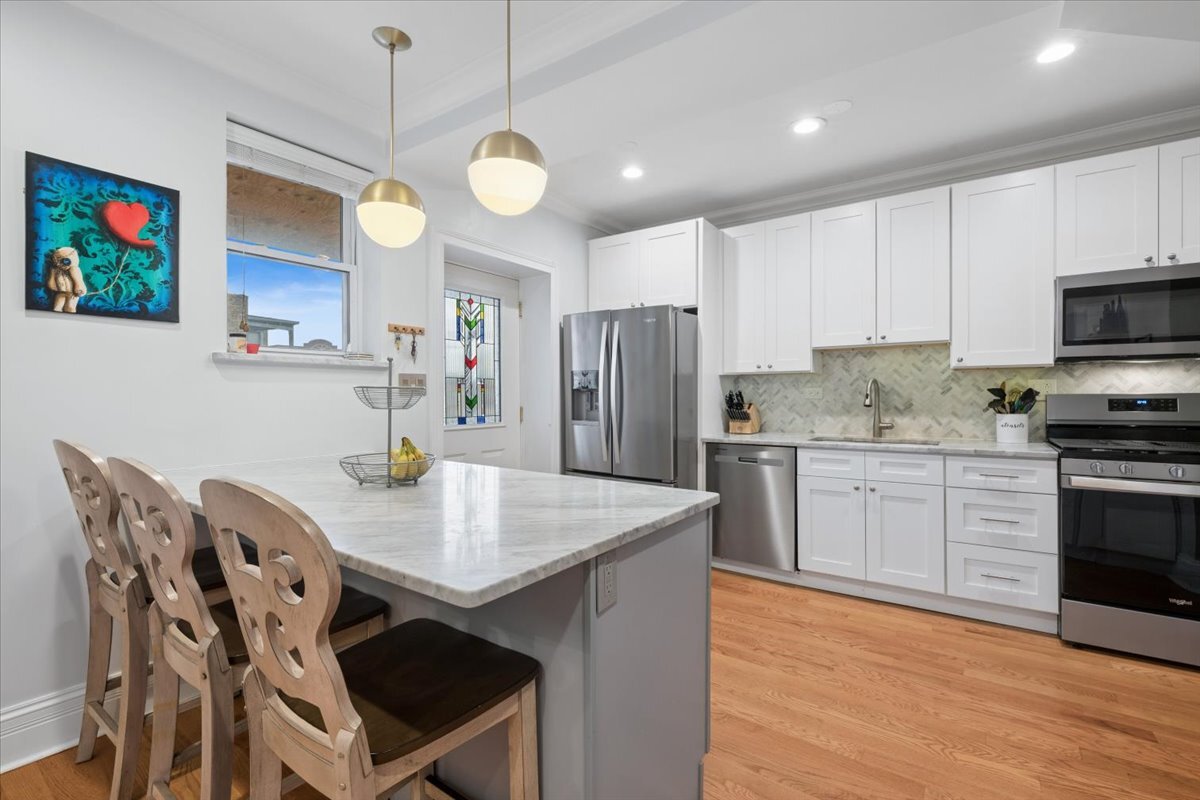 2018 West Farragut Avenue Chicago IL 60625