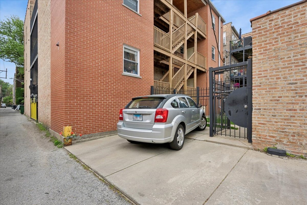 2018 West Farragut Avenue Chicago IL 60625