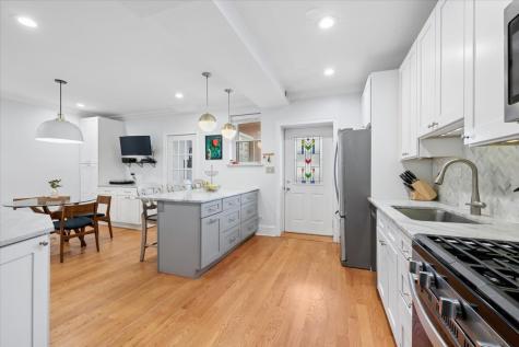 2018 West Farragut Avenue Chicago IL 60625