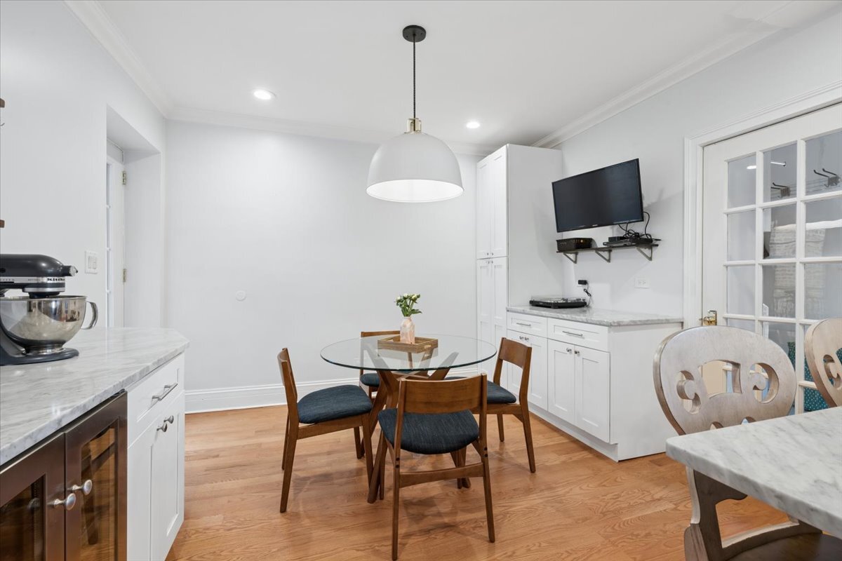 2018 West Farragut Avenue Chicago IL 60625
