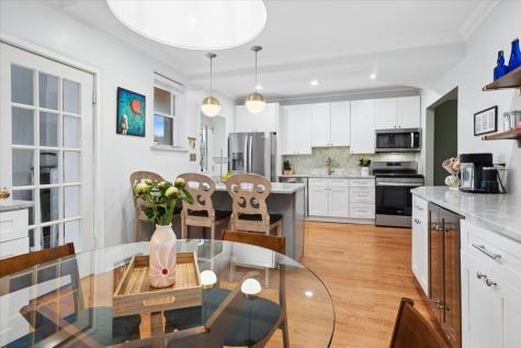 2018 West Farragut Avenue Chicago IL 60625