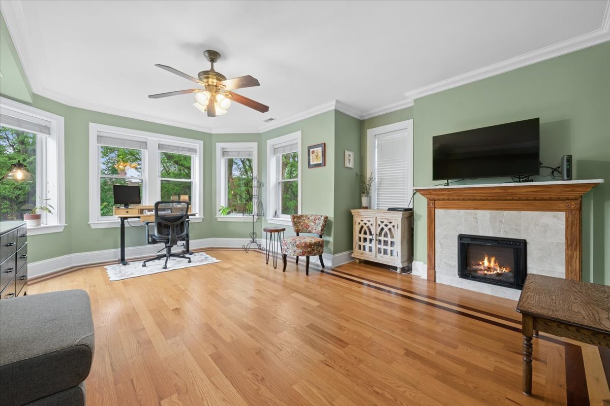 2018 West Farragut Avenue Chicago IL 60625