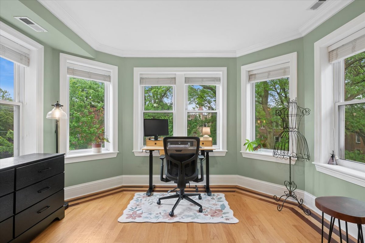 2018 West Farragut Avenue Chicago IL 60625