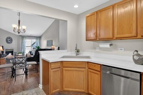 563 Willow Way Lindenhurst IL 60046
