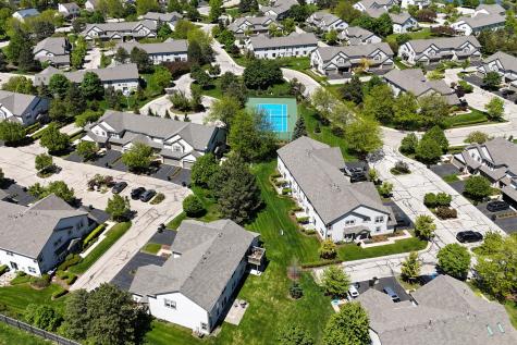 563 Willow Way Lindenhurst IL 60046