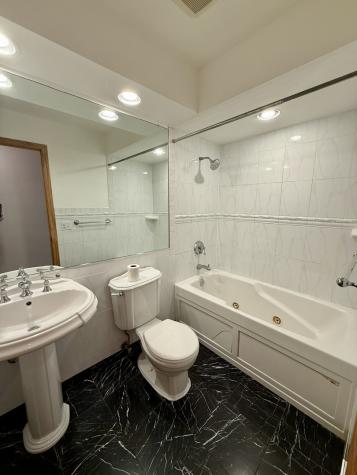 414 South Dee Road Park Ridge IL 60068