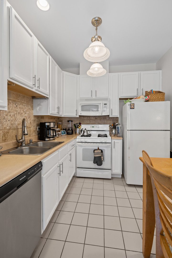 4534 South Woodlawn Avenue Chicago IL 60653