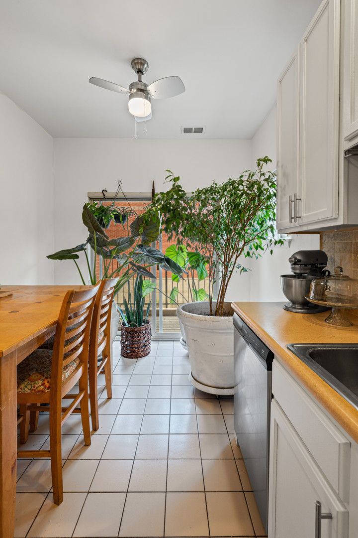 4534 South Woodlawn Avenue Chicago IL 60653