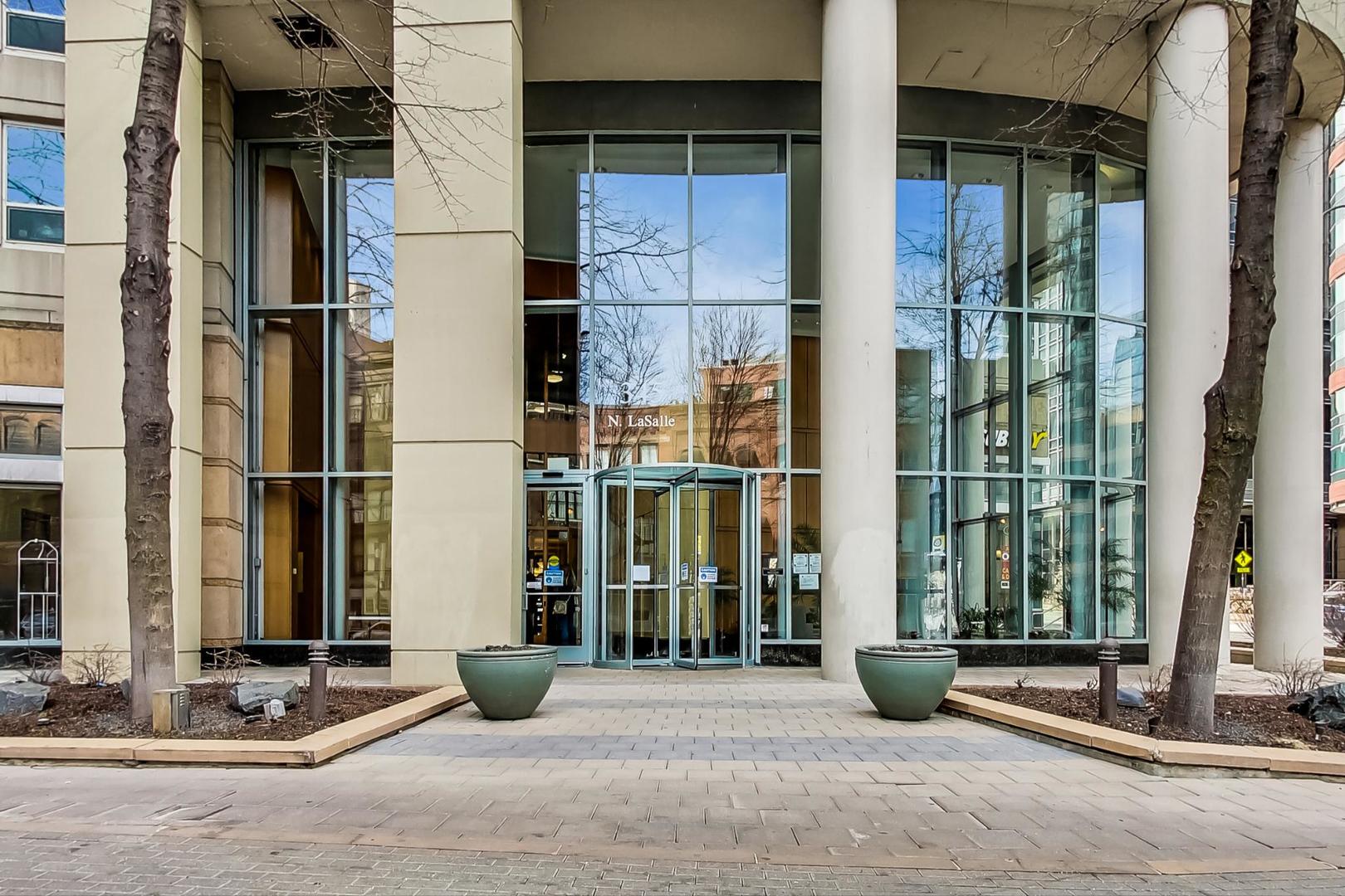 345 North La Salle Drive Chicago IL 60654