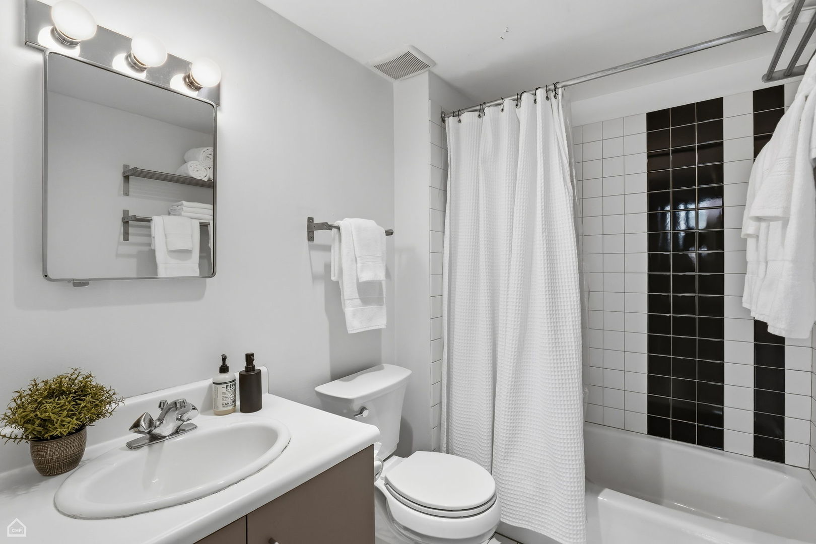 835 North Wood Street Chicago IL 60622