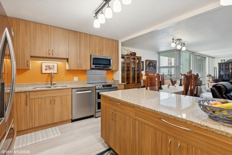 6145 North Sheridan Road Chicago IL 60660