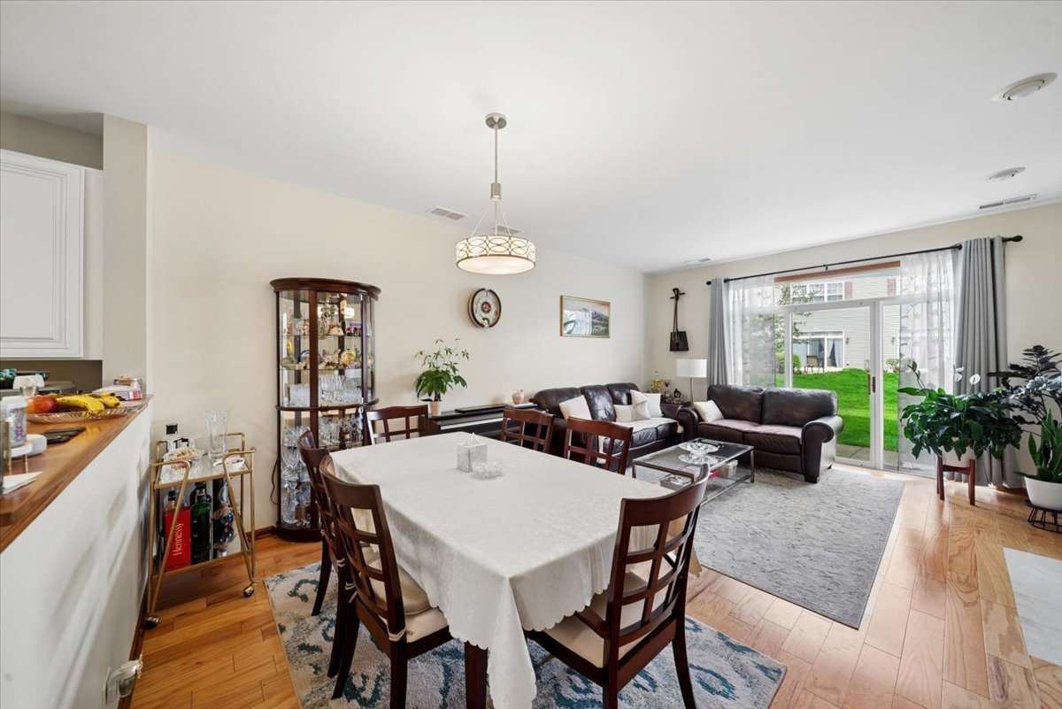 832 Genesee Drive Naperville IL 60563