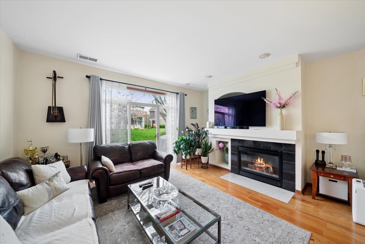 832 Genesee Drive Naperville IL 60563