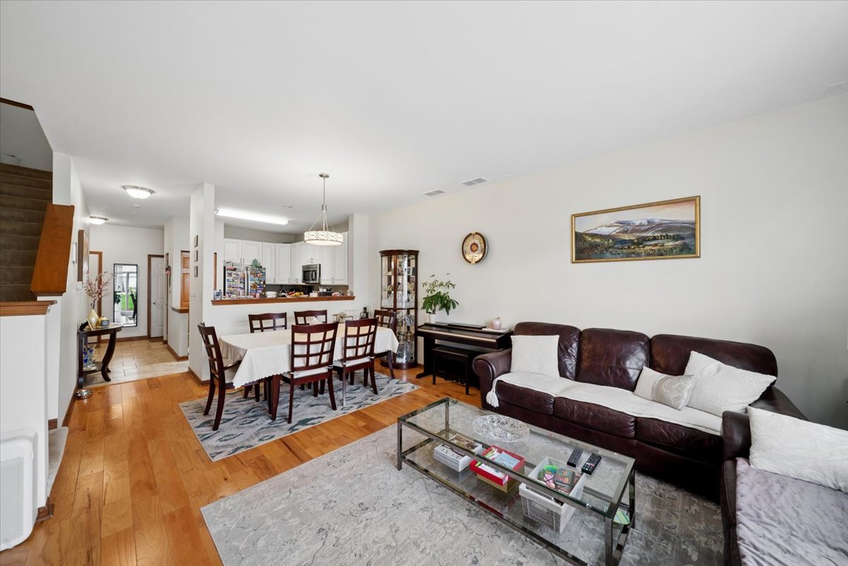 832 Genesee Drive Naperville IL 60563
