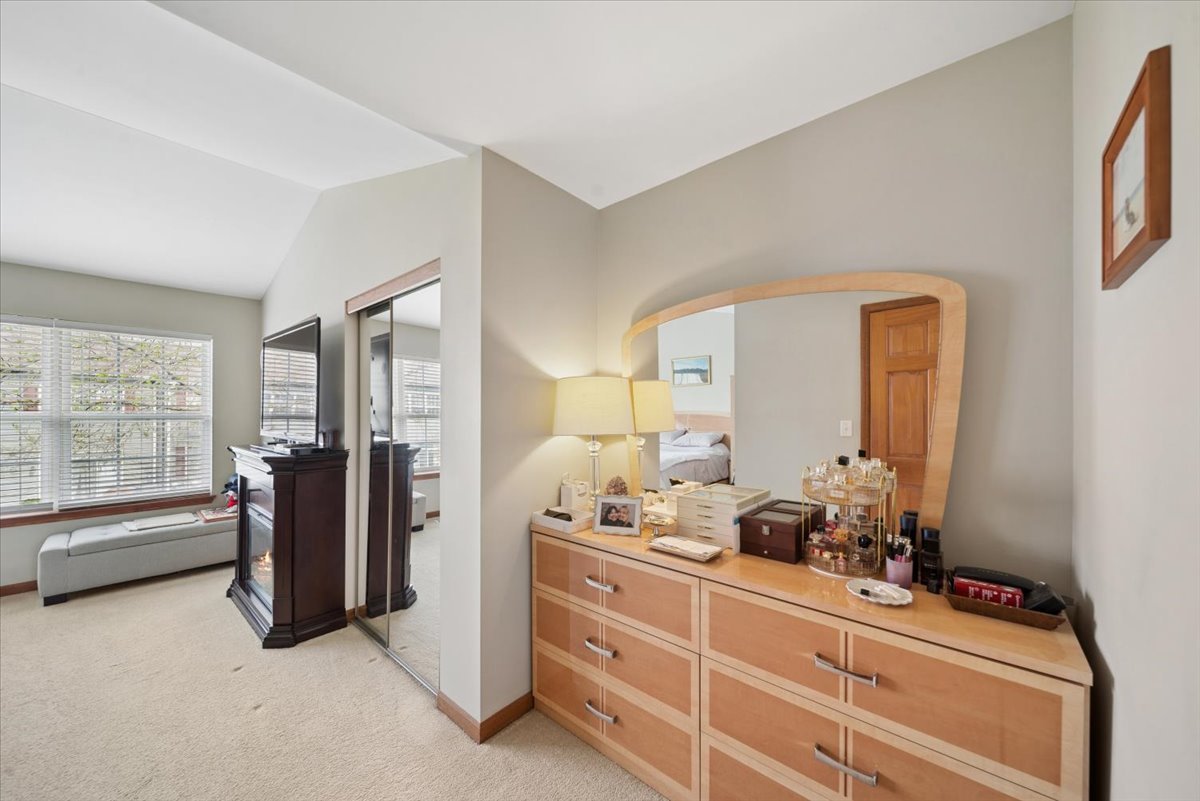 832 Genesee Drive Naperville IL 60563