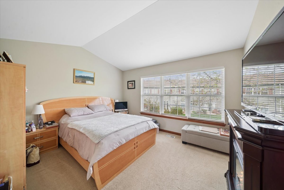 832 Genesee Drive Naperville IL 60563
