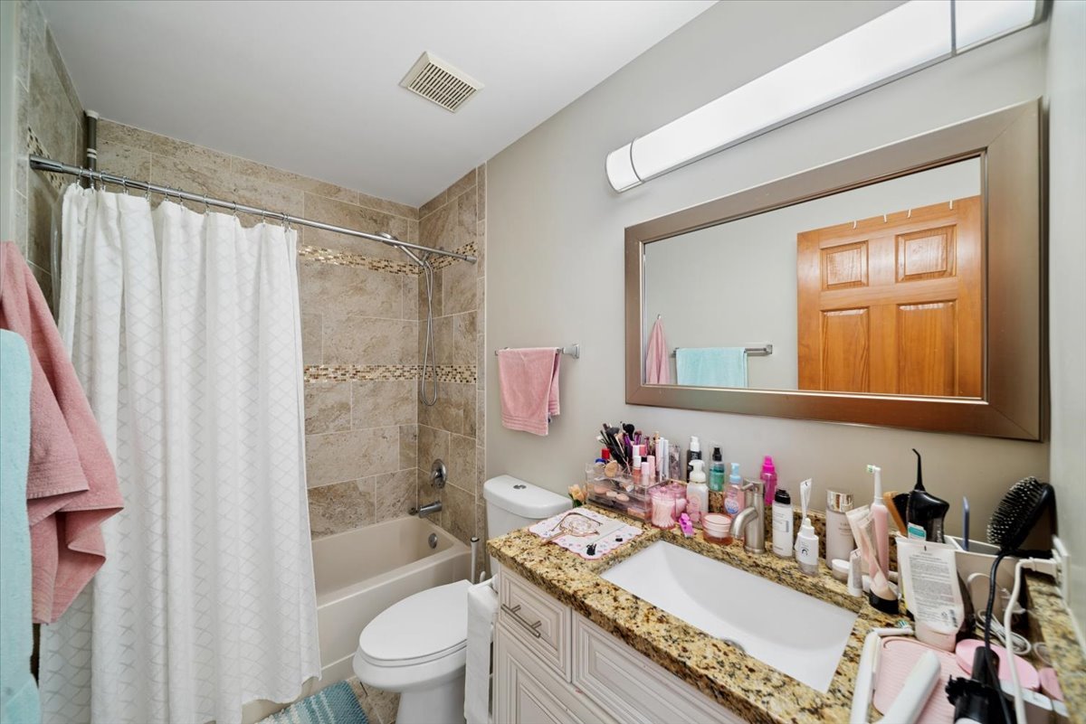 832 Genesee Drive Naperville IL 60563