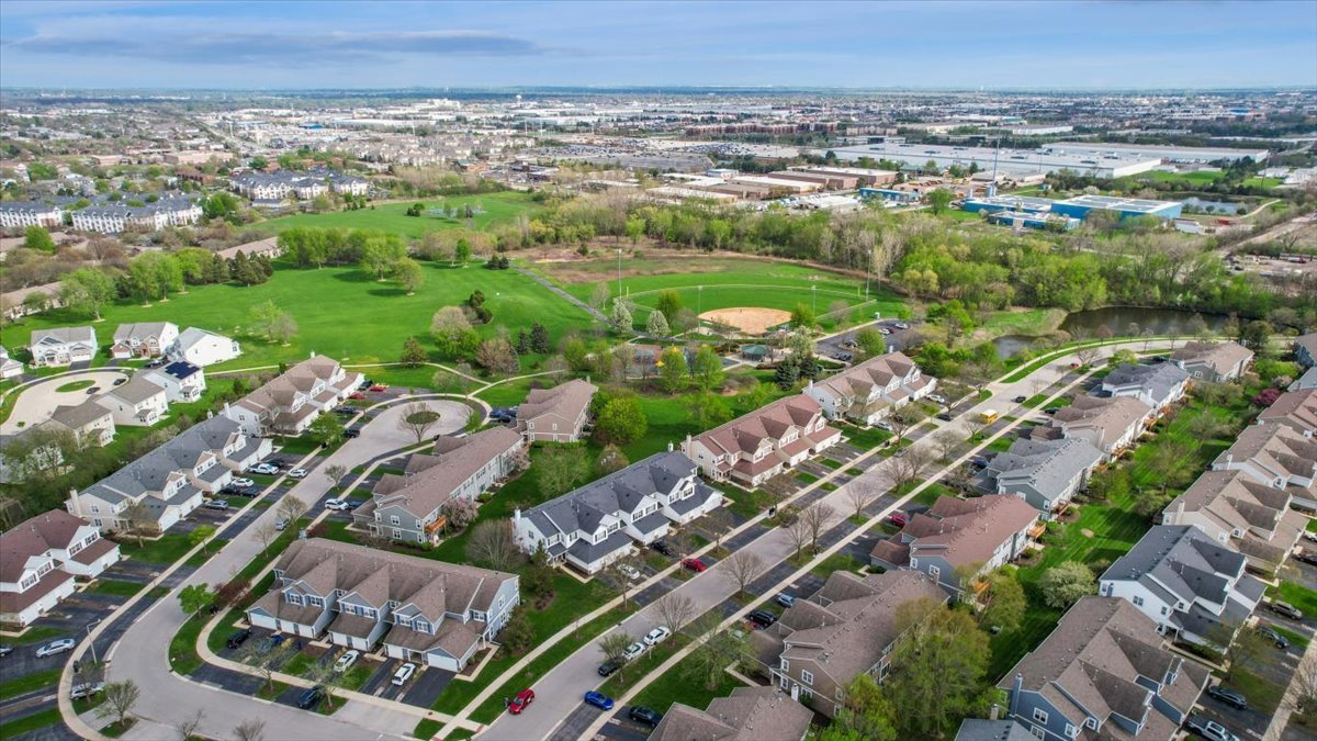 832 Genesee Drive Naperville IL 60563