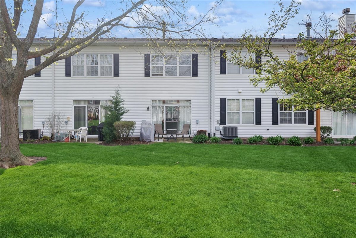 832 Genesee Drive Naperville IL 60563