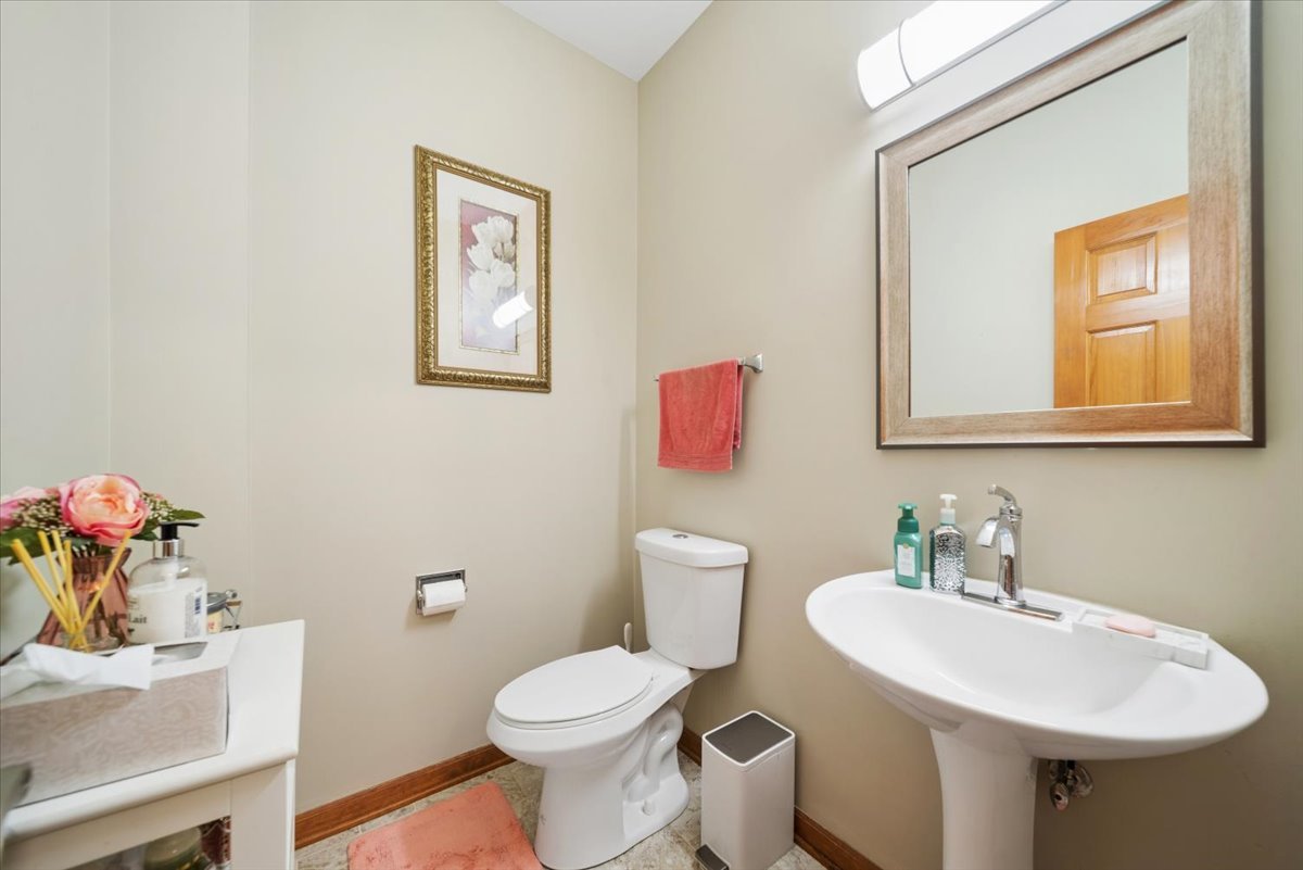 832 Genesee Drive Naperville IL 60563