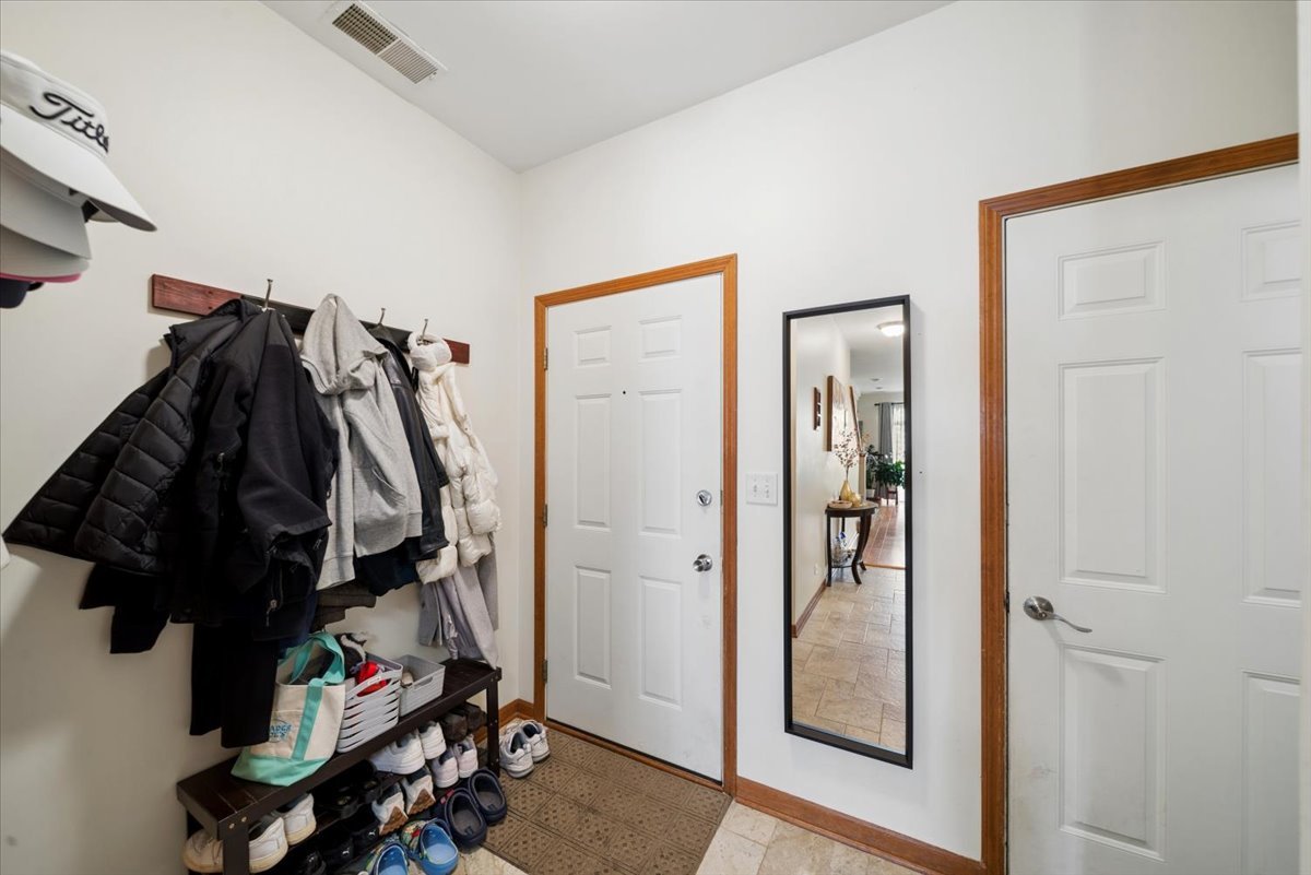 832 Genesee Drive Naperville IL 60563