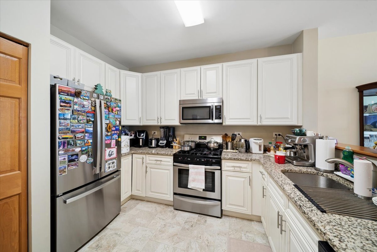 832 Genesee Drive Naperville IL 60563