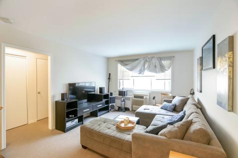 2044 West Jarvis Avenue Chicago IL 60645