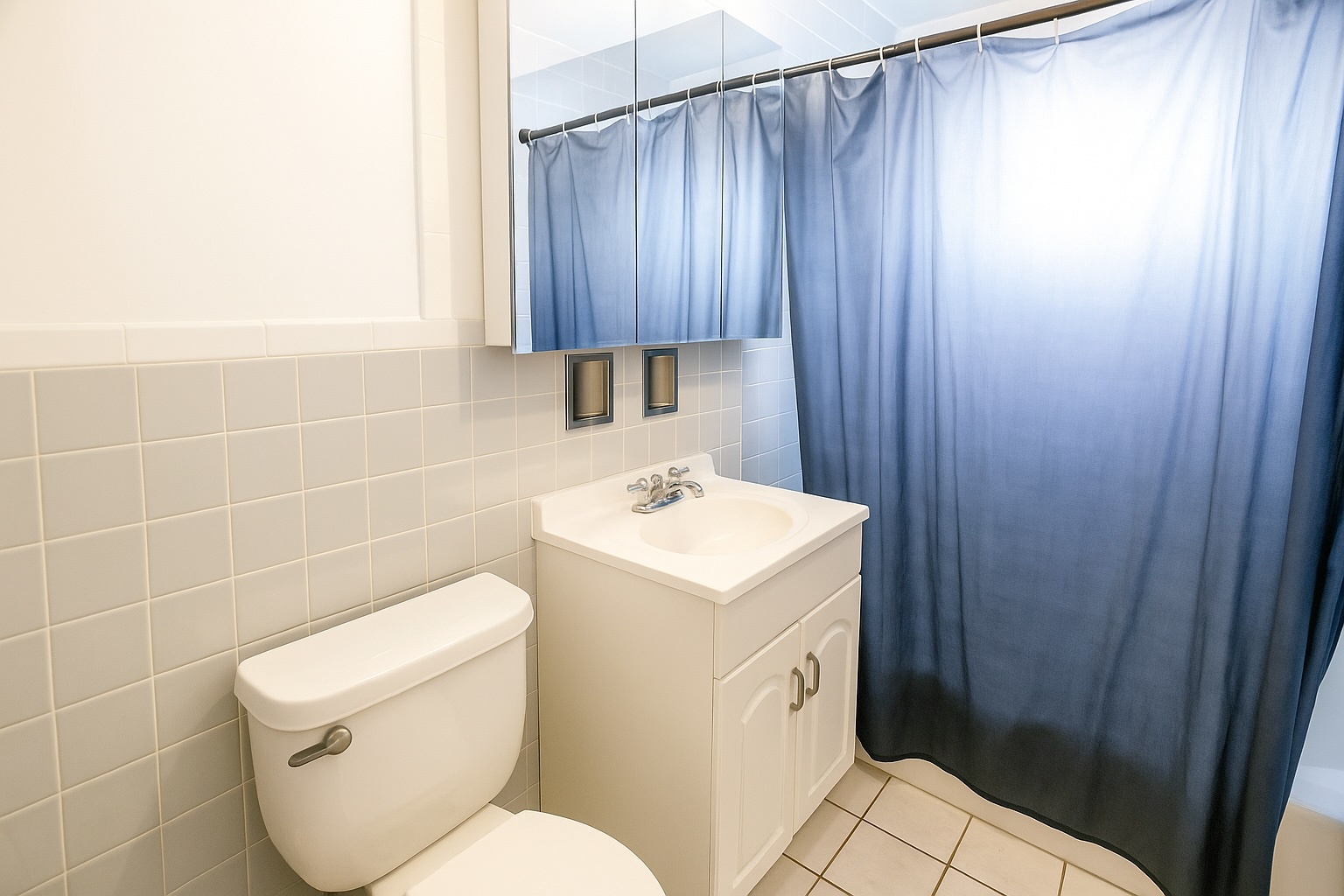 2044 West Jarvis Avenue Chicago IL 60645