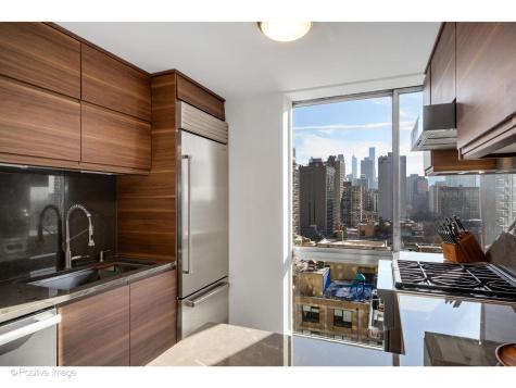 1555 North Dearborn Parkway Chicago IL 60610
