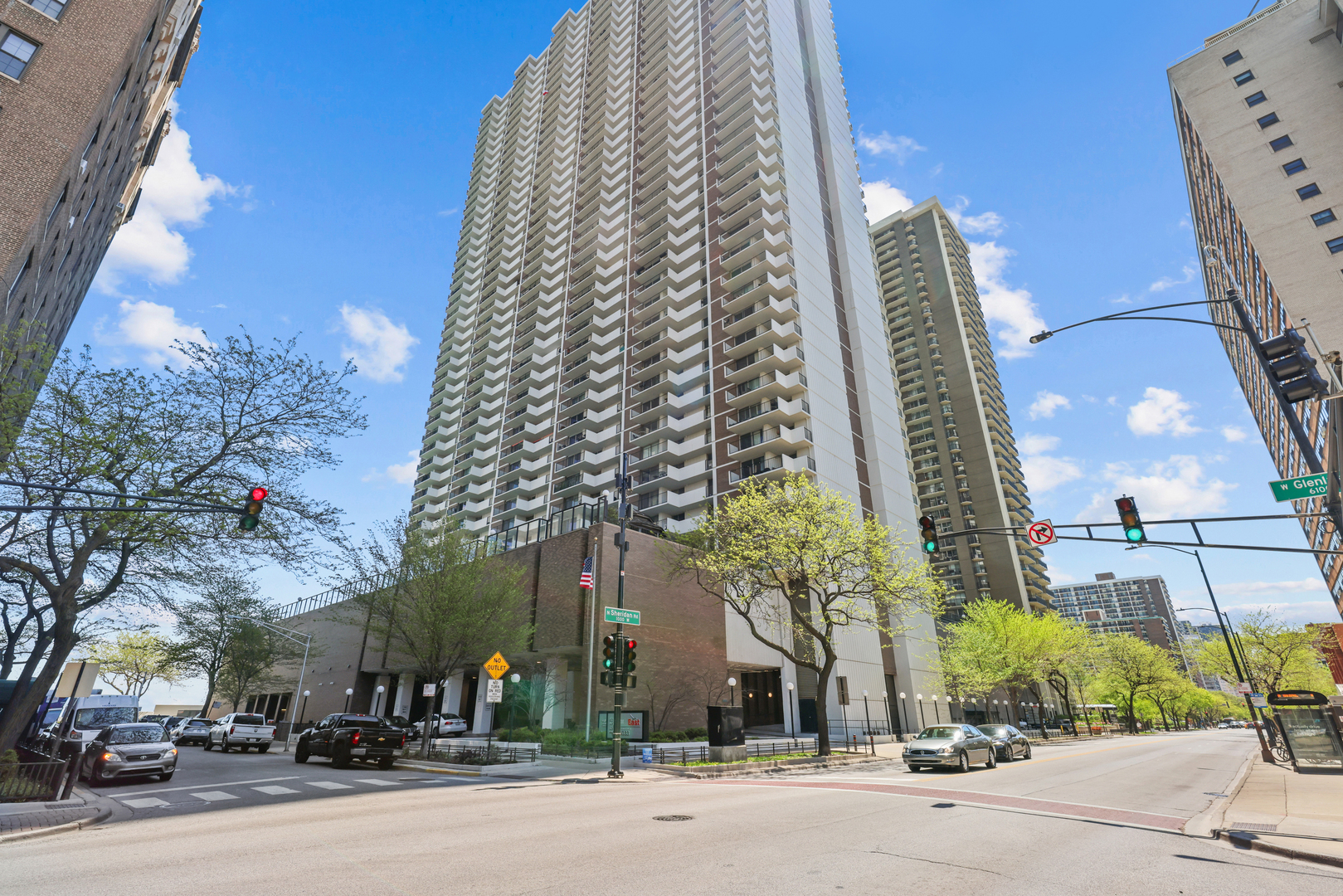 6033 North Sheridan Road Chicago IL 60660