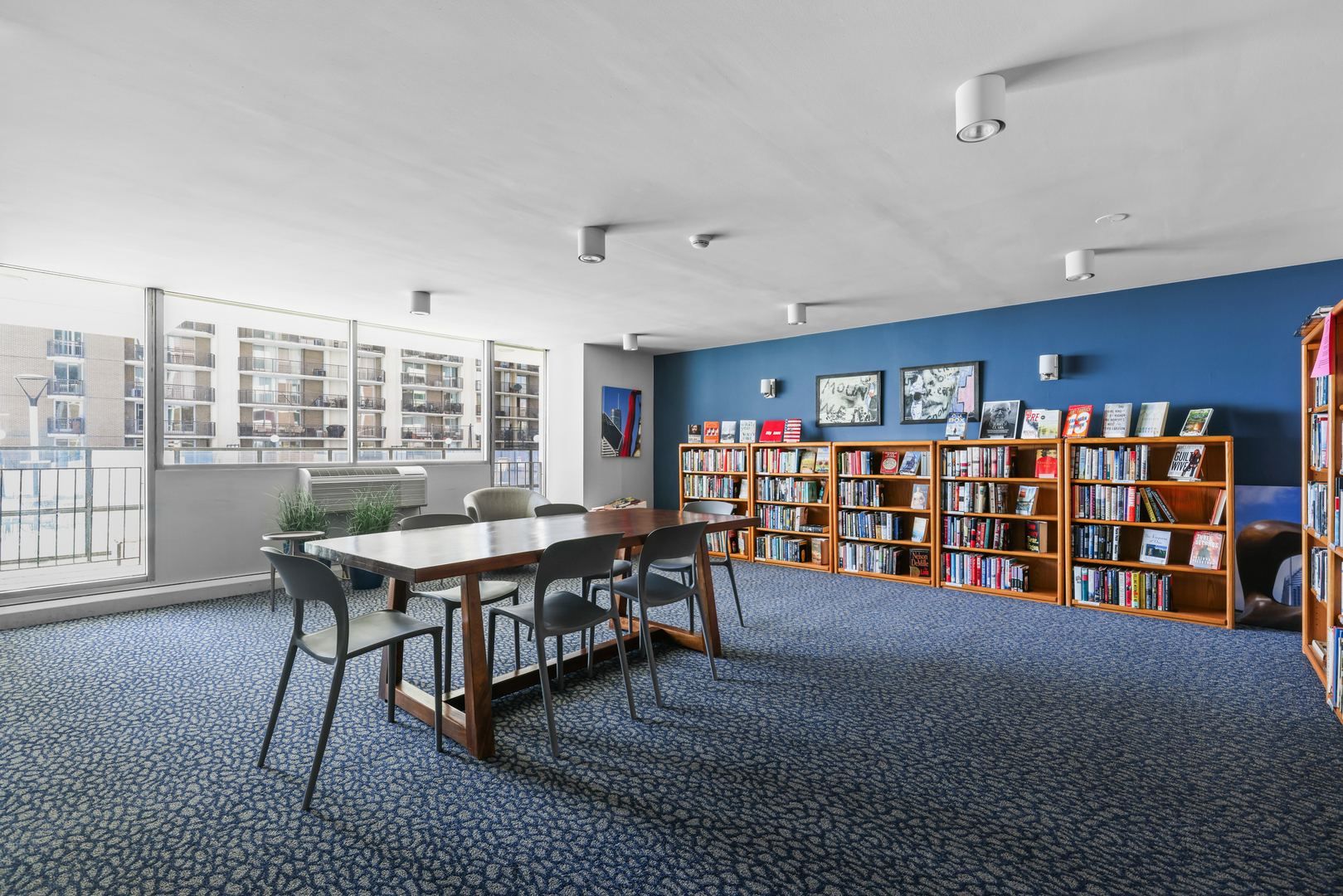 6033 North Sheridan Road Chicago IL 60660