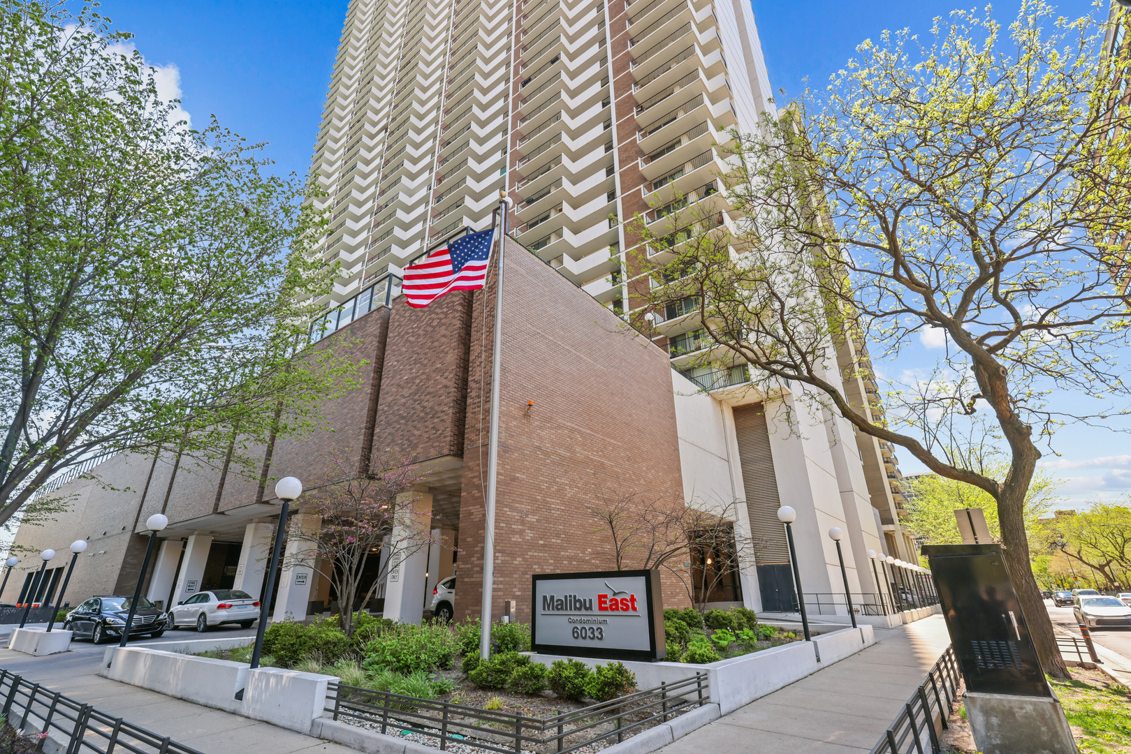 6033 North Sheridan Road Chicago IL 60660
