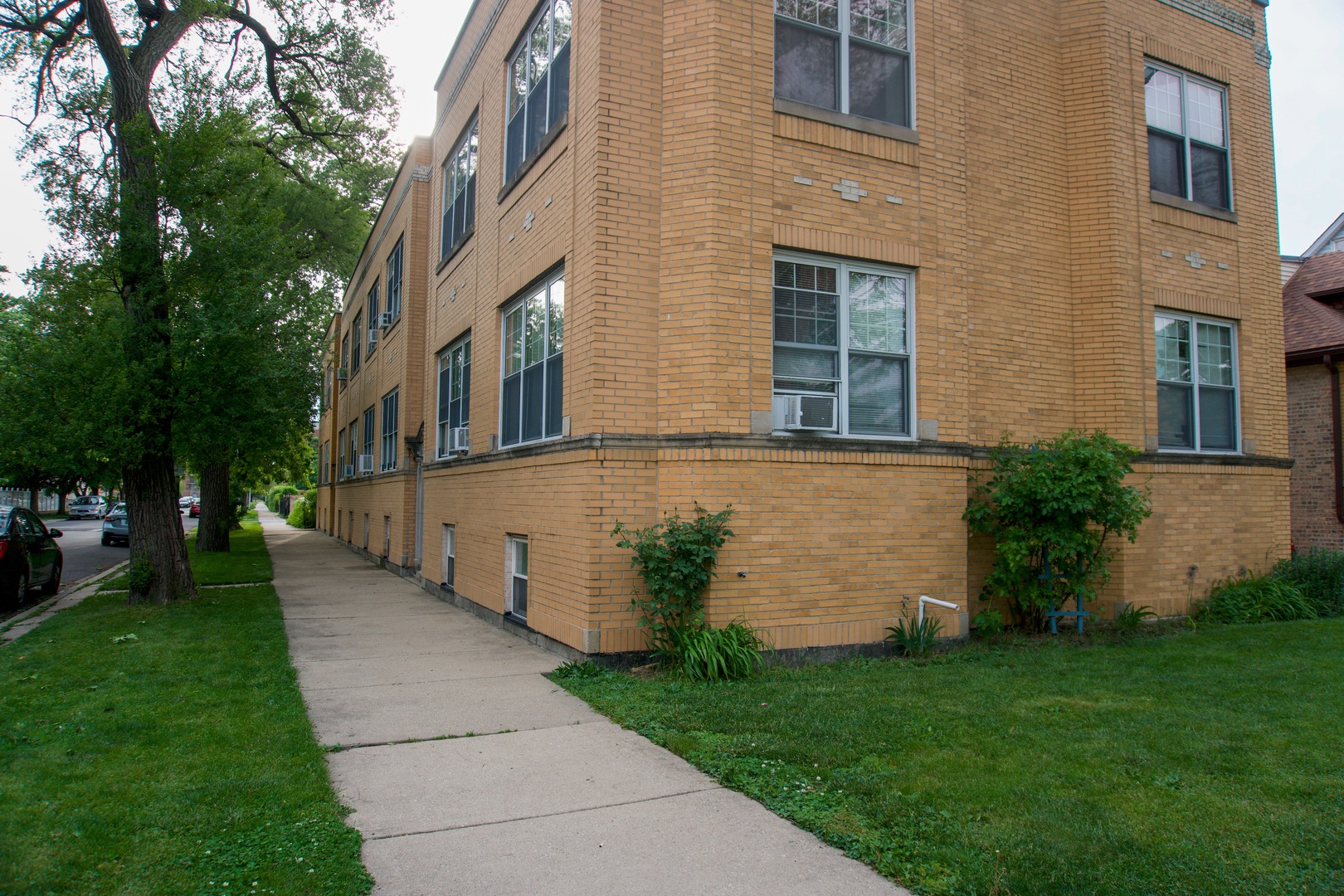 6932 West Medill Avenue Chicago IL 60707