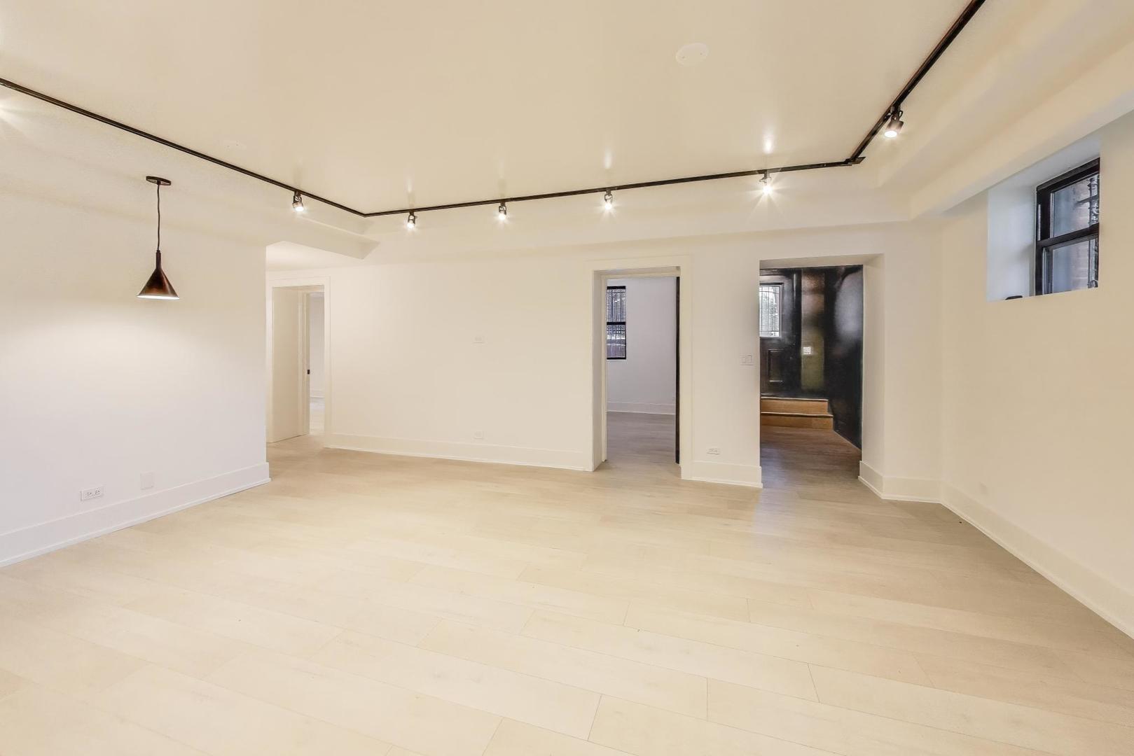 3735 South Lake Park Avenue Chicago IL 60653