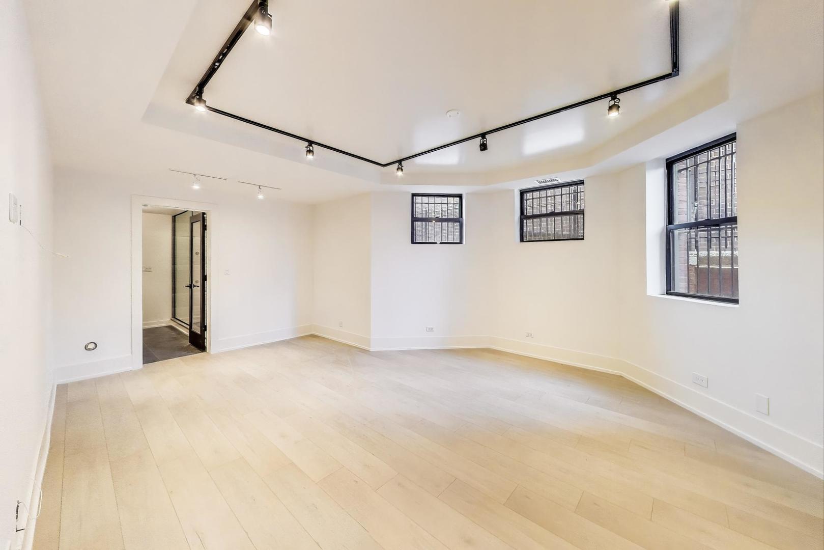 3735 South Lake Park Avenue Chicago IL 60653