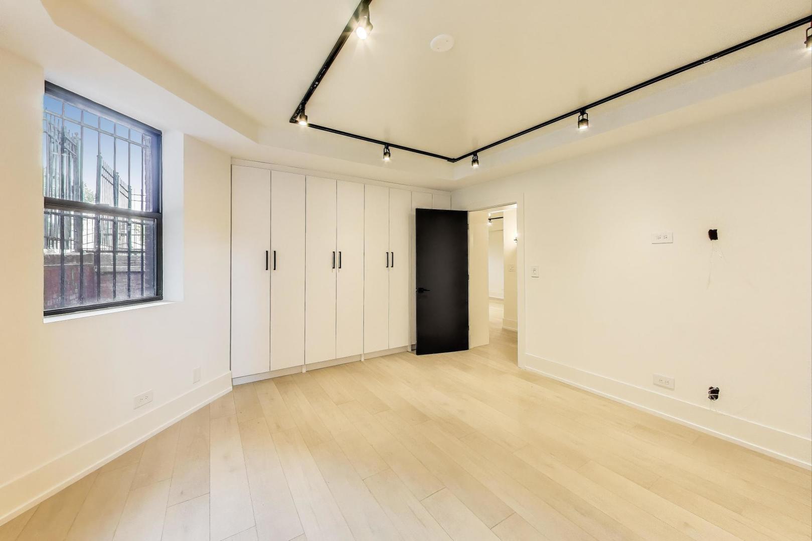 3735 South Lake Park Avenue Chicago IL 60653