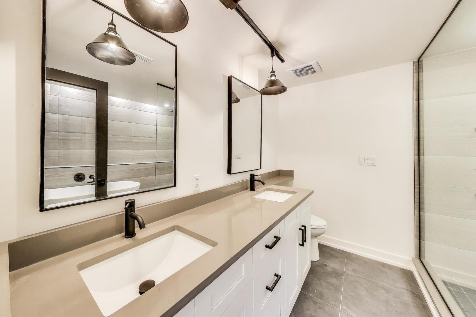 3735 South Lake Park Avenue Chicago IL 60653