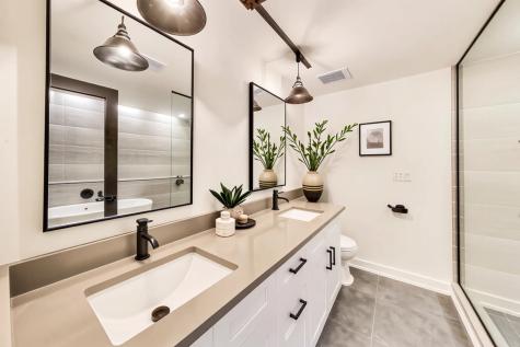 3735 South Lake Park Avenue Chicago IL 60653